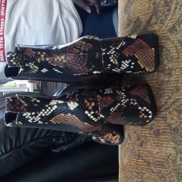 Sam Edelman Cirus Rattle Snake Skin Booties - Picture 5 of 6